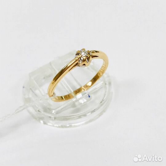 Золотое кольцо с бриллиантом 585