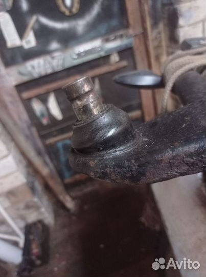 Передний правый рычаг Мицубиси Лансер 9