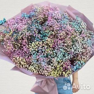 Радужная и белая гипсофила букеты