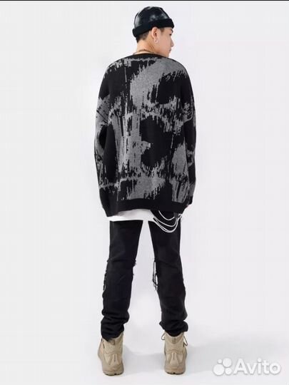 Свитер черный оверсайз