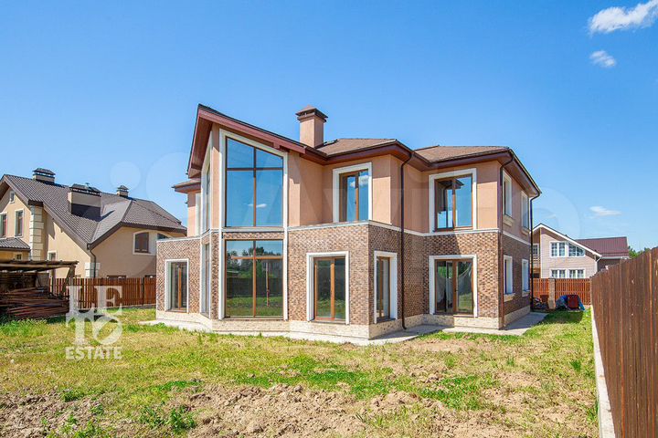 Дом 408 м² на участке 10 сот.