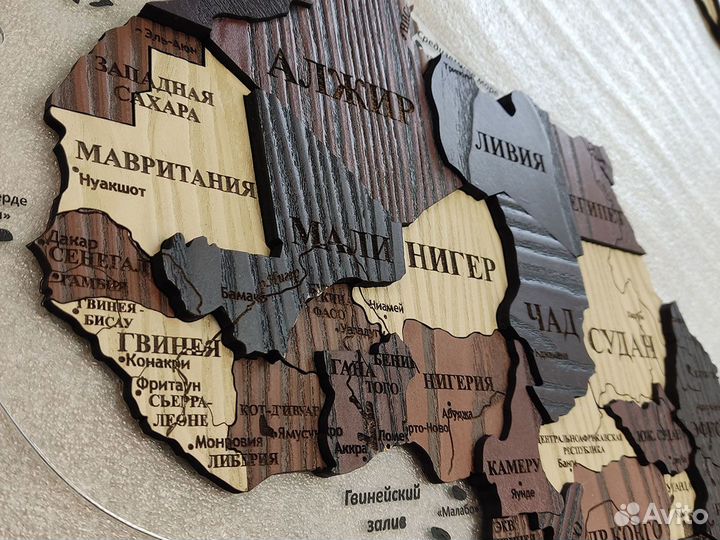 Карта мира из дерева с глубокой фактурой Рейнфорес