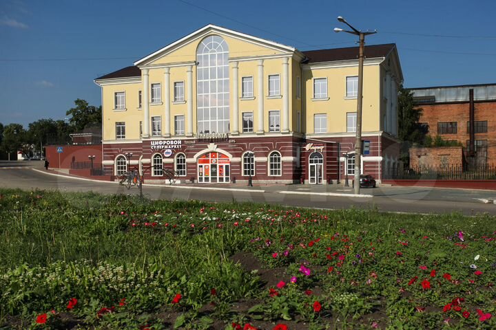 Здание, 2400 м²