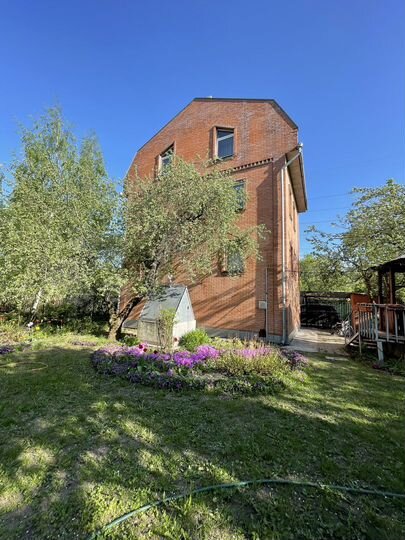 Дом 190 м² на участке 7 сот.