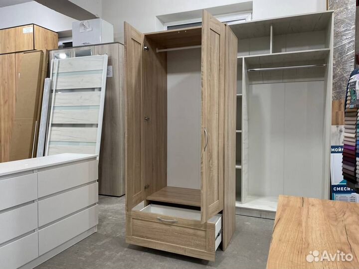 Шкаф двухстворчатый с ящиком