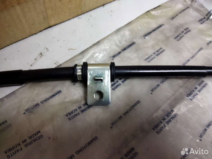 Трос стояночного тормоза левый Ssangyong Rexton