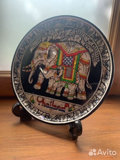 Тарелка сувенир из Таиланда с подставкой слоны