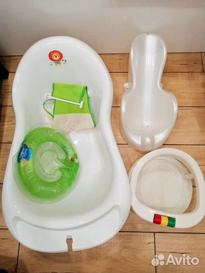 Продам детскую ванночку с комплектом