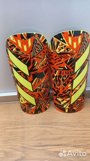 Щитки футбольные