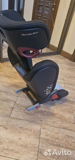 Автомобильное кресло
