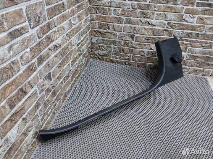 Накладка на порог салона передняя правая