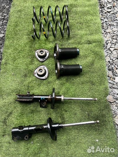 Стойка передняя левая сузуки гранд витара