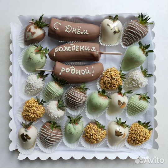 Клубника в шоколаде и бананы в шоколаде