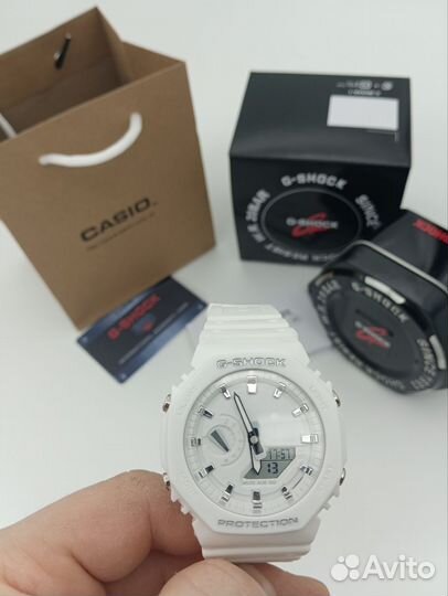 Часы Casio G-Shock GA-2100: белоснежный дизайн