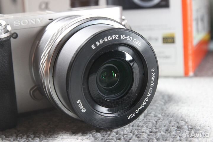 Sony a6000 kit silver (пробег 8200)