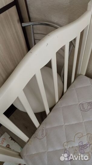 Детская кроватка с маятником и ящиком