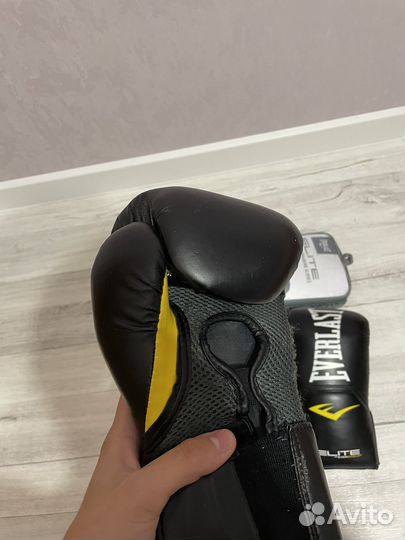 Боксерские перчатки everlast 8 oz