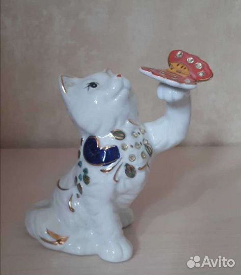 Бронь Фарфоровая статуэтка. Котенок с бабочкой