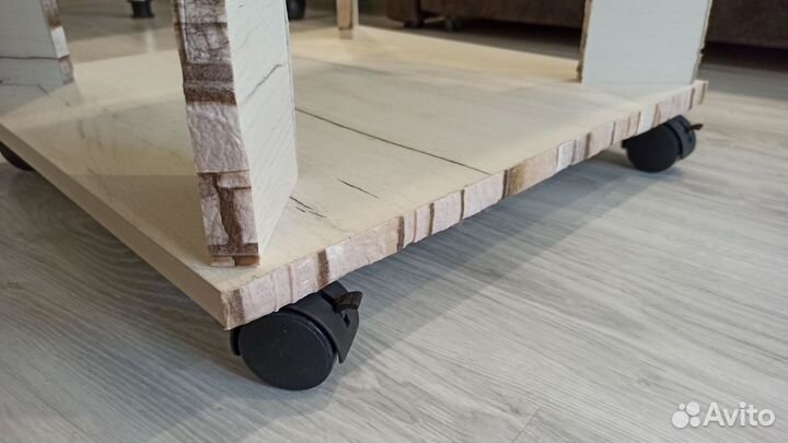 Журнальный стол на колесах с подсветкой