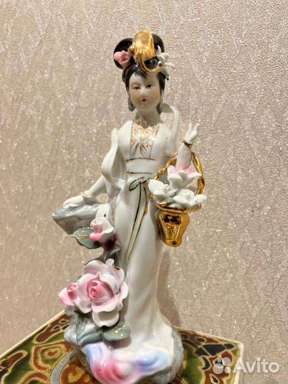 Статуэтка фарфор