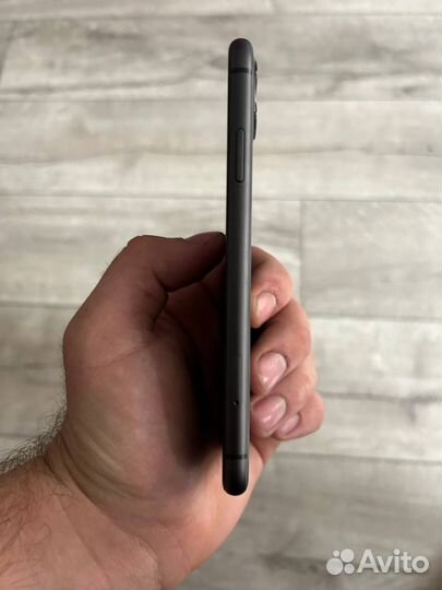 Телефон iPhone 11