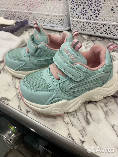 Кроссовки для девочки