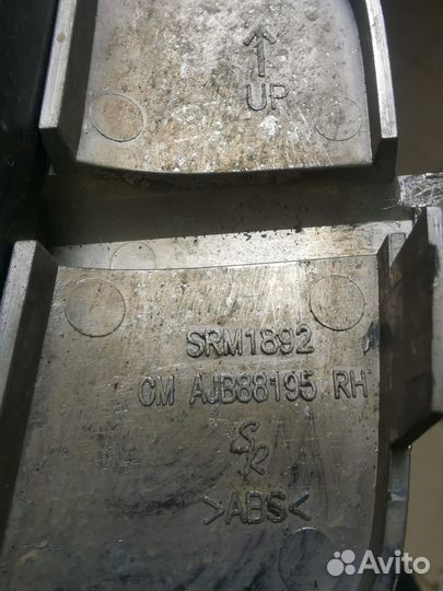 Молдинг переднего правого крыла Cadillac Escalade