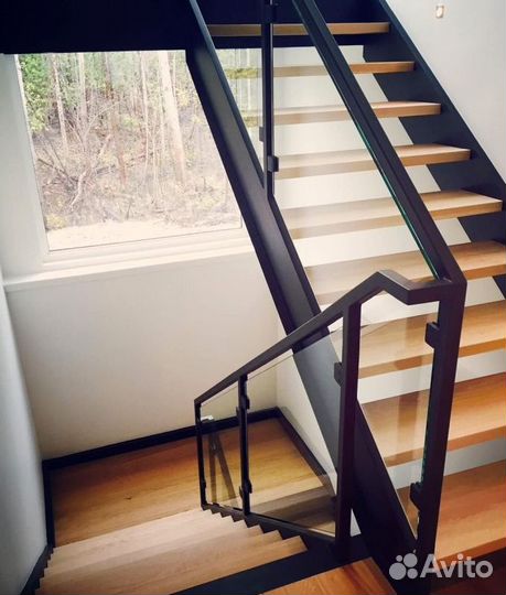 Лестница Г-образная с поворотными ступенями