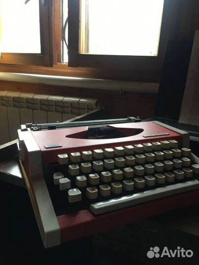 Пишущая машинка Unis