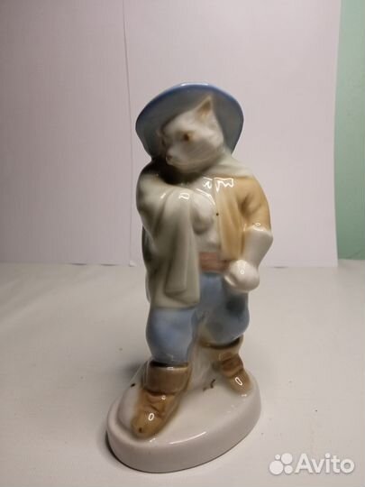 Фарфоровая статуэтка