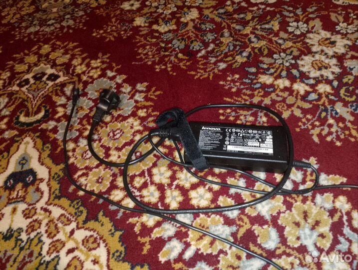 Полуигровой Ноутбук Lenovo