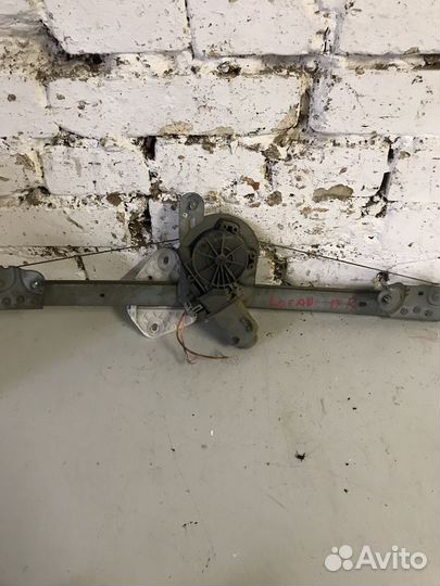 Стеклоподъемник механический Renault Logan