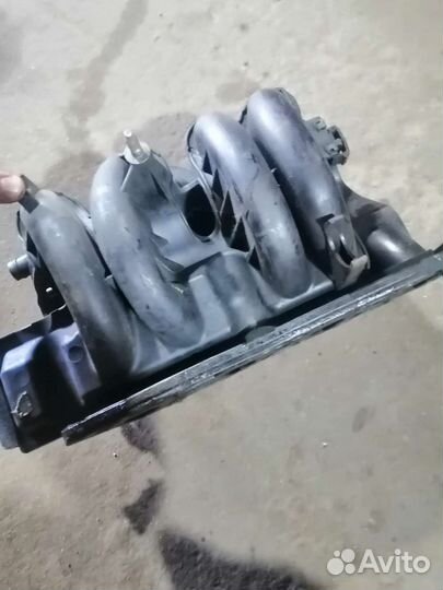 Впускной коллектор Renault Logan 1