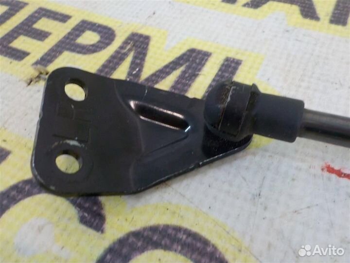 Амортизатор двери багажника Nissan Juke (F15) 201