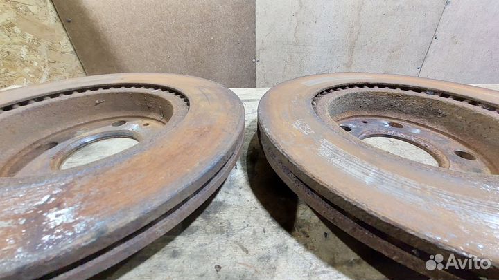 Диск тормозной передний вентилируемый Passat B5