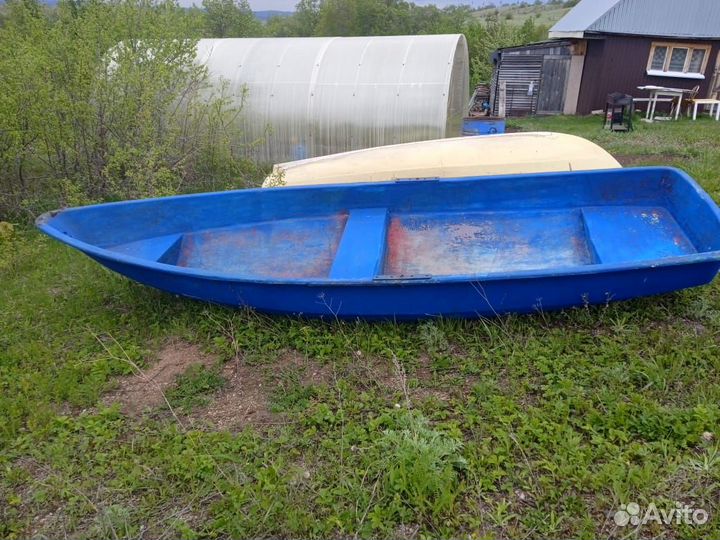 Лодка пластиковая