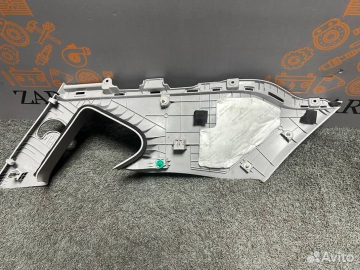 Обшивка задней стойки правая Hyundai Tucson 3 TL