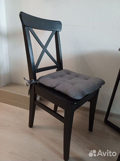 Кухонный стол и стулья