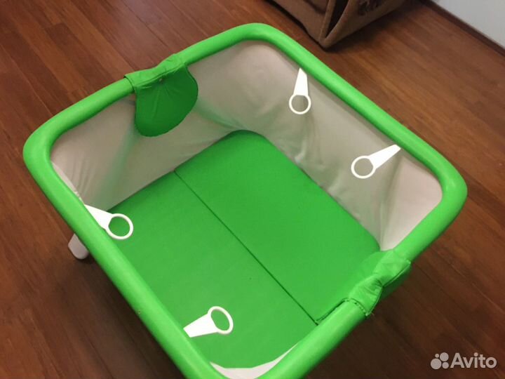 Просторный и надежный манеж