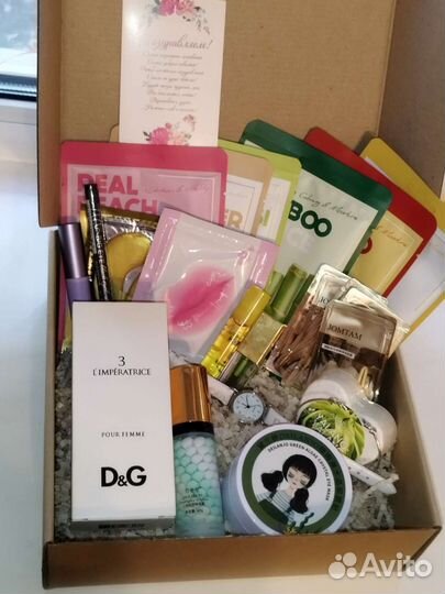 Набор косметики в подарочной коробке
