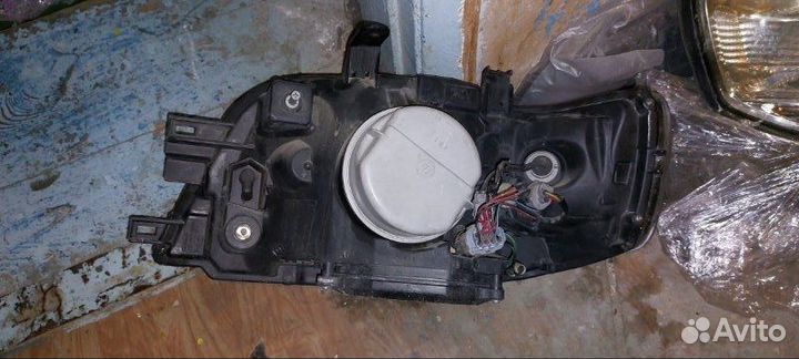 Фара правая Nissan Cube Z10 2000