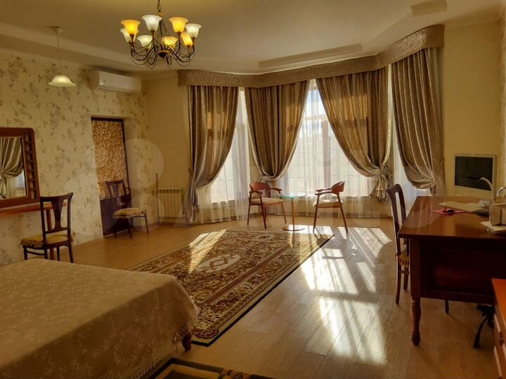 Дом 500 м² на участке 12 сот.