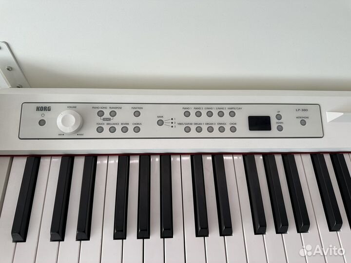 Цифровое пианино Korg lp-380