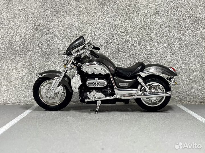 Коллекционная модель Triumph Rocket 3 1:18 Bburago