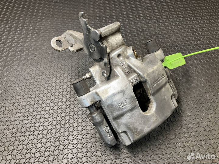 Суппорт тормозной задний правый Jaguar XJ X351