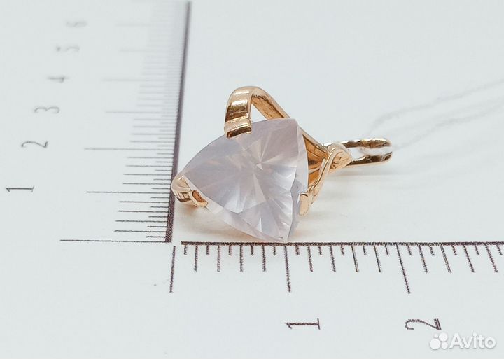 Золотые серьги с камнем