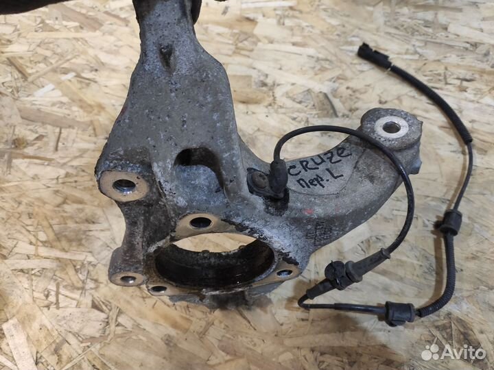 Кулак поворотный левый Chevrolet Cruze, Astra J