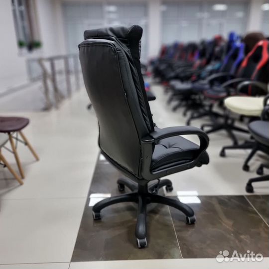 Офисное компьютерное кресло CH-824