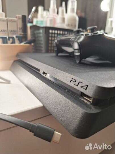 Sony PS4 slim+подписка на год