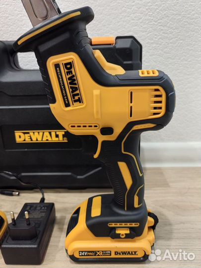 Сабельная пила аккумуляторная DeWalt мини